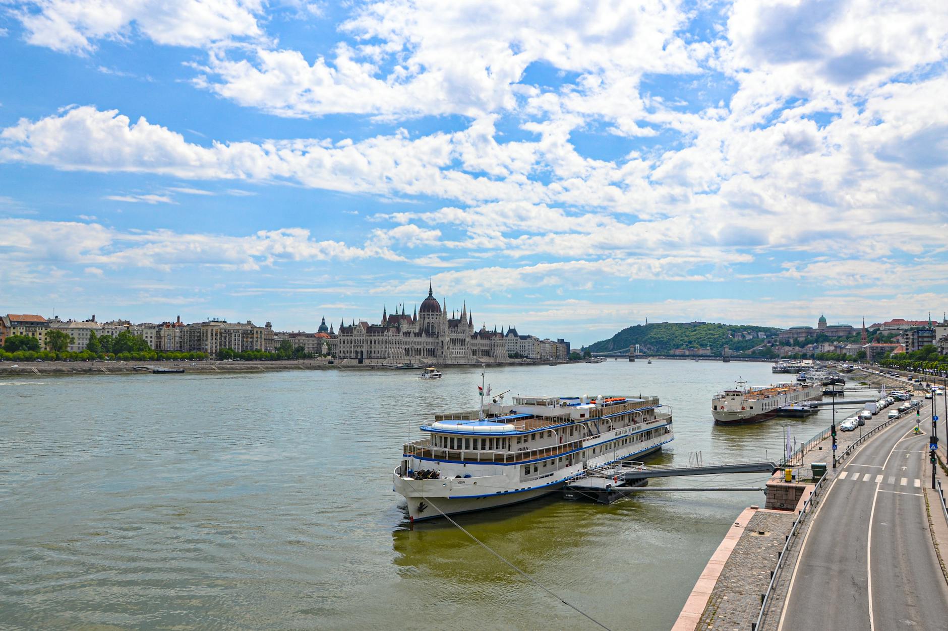 Mekong River cruises: Compare the river section before the cabin